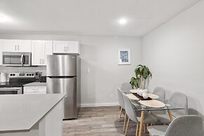 Stylish 2BR Near UT Hyde Park Evonify