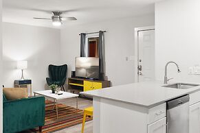 Stylish 2BR Near UT Hyde Park Evonify