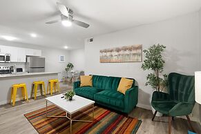 Stylish 2BR Near UT Hyde Park Evonify