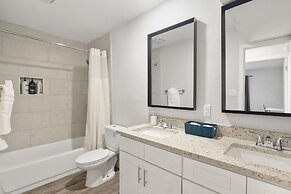 Stylish 2BR Near UT Hyde Park Evonify