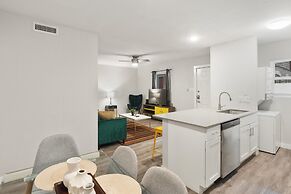 Stylish 2BR Near UT Hyde Park Evonify
