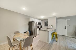 Modern 2BR Near UT Hyde Park Evonify