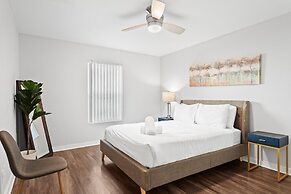 Modern 2BR Near UT Hyde Park Evonify