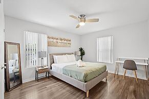 Modern 2BR Near UT Hyde Park Evonify