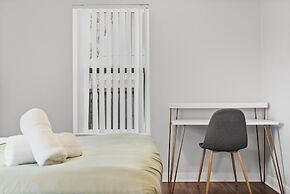 Modern 2BR Near UT Hyde Park Evonify