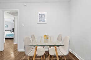 Modern 2BR Near UT Hyde Park Evonify