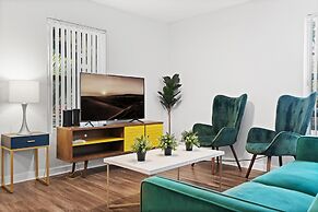 Modern 2BR Near UT Hyde Park Evonify