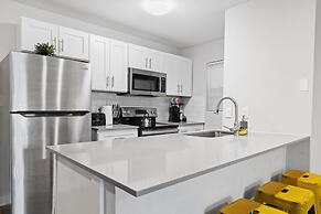 Modern 2BR Near UT Hyde Park Evonify