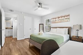 Modern 2BR Near UT Hyde Park Evonify