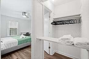 Modern 2BR Near UT Hyde Park Evonify