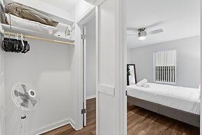 Modern 2BR Near UT Hyde Park Evonify