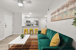 Stylish 2BR Near UT Hyde Park Evonify