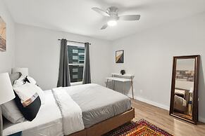 Stylish 2BR Near UT Hyde Park Evonify