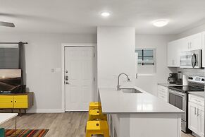 Stylish 2BR Near UT Hyde Park Evonify