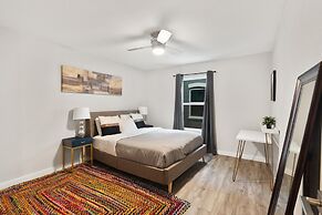 Stylish 2BR Near UT Hyde Park Evonify