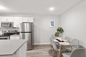 Stylish 2BR Near UT Hyde Park Evonify