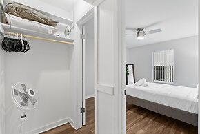 Modern 2BR Near UT Hyde Park Evonify