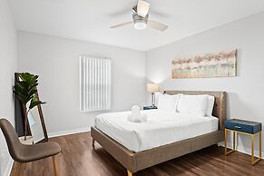 Modern 2BR Near UT Hyde Park Evonify