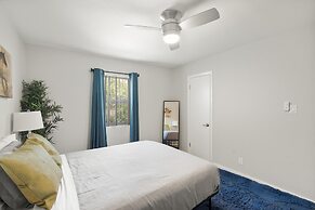 Modern 2BR Near UT Hyde Park Evonify