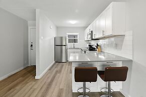 Modern 2BR Near UT Hyde Park Evonify