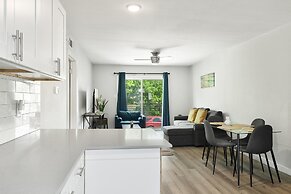Modern 2BR Near UT Hyde Park Evonify