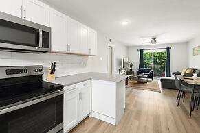 Modern 2BR Near UT Hyde Park Evonify