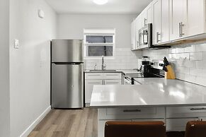 Modern 2BR Near UT Hyde Park Evonify