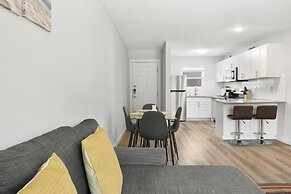 Modern 2BR Near UT Hyde Park Evonify