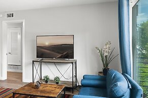 Modern 2BR Near UT Hyde Park Evonify