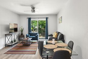 Modern 2BR Near UT Hyde Park Evonify