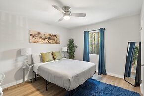 Modern 2BR Near UT Hyde Park Evonify