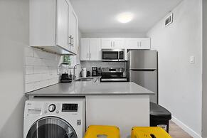 Modern 1BR Near UT Hyde Park Evonify