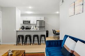 Stylish 2BR Near UT Hyde Park Evonify