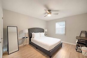 Stylish 2BR Near UT Hyde Park Evonify