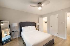 Stylish 2BR Near UT Hyde Park Evonify