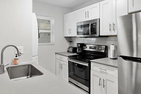 Stylish 2BR Near UT Hyde Park Evonify