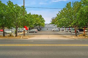 Stylish 2BR Near UT Hyde Park Evonify