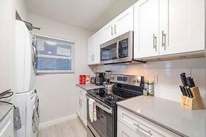 Stylish 2BR Near UT Hyde Park Evonify