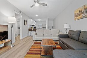 Modern 2BR Near UT Hyde Park Evonify