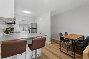 Modern 2BR Near UT Hyde Park Evonify