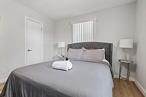 Modern 2BR Near UT Hyde Park Evonify