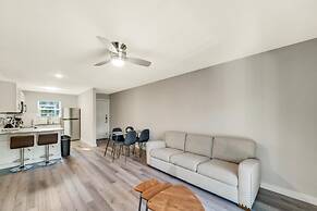 Modern 2BR Near UT Hyde Park Evonify