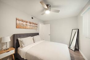 Stylish 1BR Near UT Brentwood Evonify