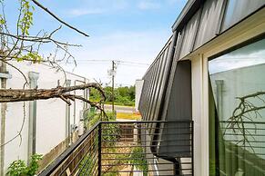 Stylish 1BR Near UT Mueller Evonify