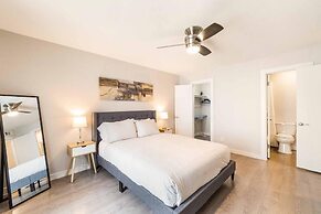 Stylish 1BR Near UT Mueller Evonify