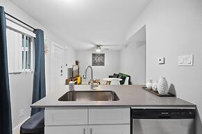 Stylish 1BR Near UT Highland Evonify