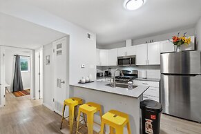 Stylish 1BR Near UT Highland Evonify