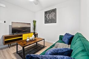 Stylish 1BR Near UT Highland Evonify