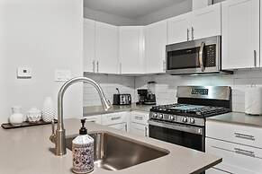 Stylish 1BR Near UT Highland Evonify