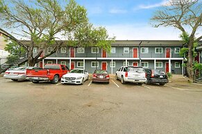 Stylish 1BR Near UT Highland Evonify